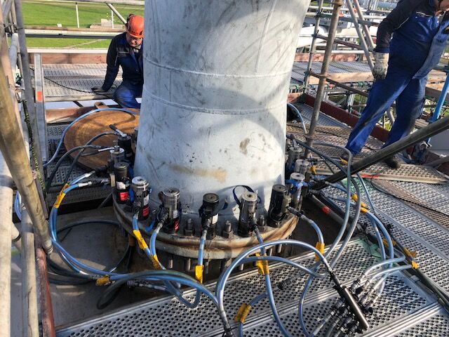 Bolt tensioning Bolt tensioning